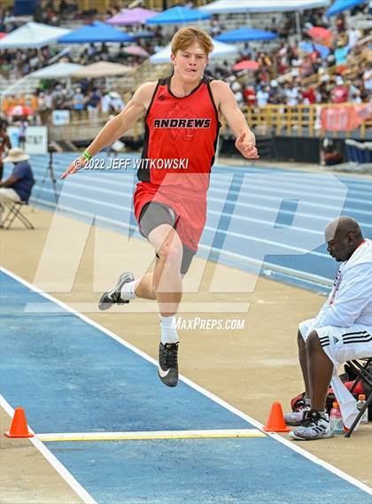 Thumbnail 3 in NCHSAA 1A/4A Track & Field Championship photogallery.