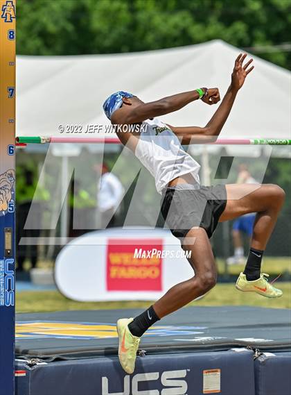 Thumbnail 3 in NCHSAA 1A/4A Track & Field Championship photogallery.