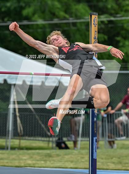 Thumbnail 2 in NCHSAA 1A/4A Track & Field Championship photogallery.