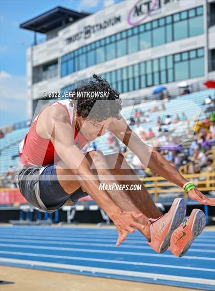 Thumbnail 3 in NCHSAA 1A/4A Track & Field Championship photogallery.