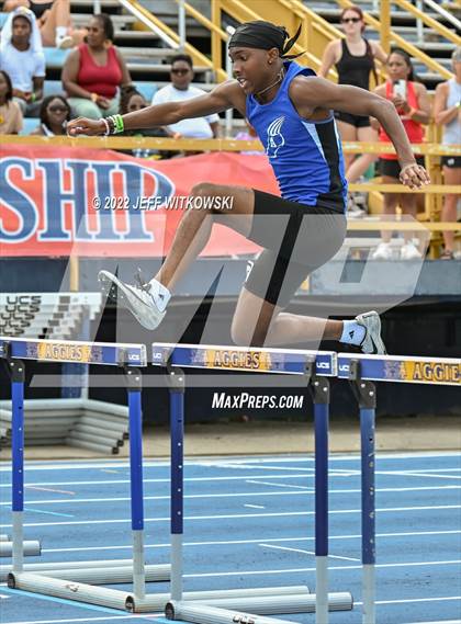 Thumbnail 1 in NCHSAA 1A/4A Track & Field Championship photogallery.