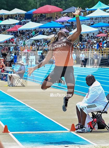 Thumbnail 3 in NCHSAA 1A/4A Track & Field Championship photogallery.