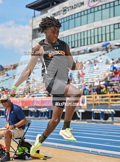 Thumbnail 2 in NCHSAA 1A/4A Track & Field Championship photogallery.