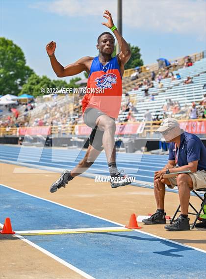 Thumbnail 3 in NCHSAA 1A/4A Track & Field Championship photogallery.