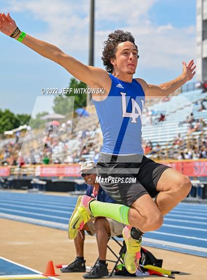 Thumbnail 2 in NCHSAA 1A/4A Track & Field Championship photogallery.