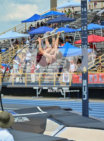 Thumbnail 2 in NCHSAA 1A/4A Track & Field Championship photogallery.