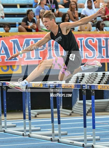 Thumbnail 3 in NCHSAA 1A/4A Track & Field Championship photogallery.