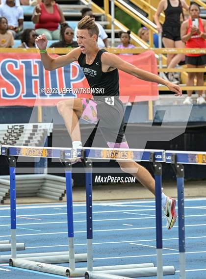 Thumbnail 3 in NCHSAA 1A/4A Track & Field Championship photogallery.
