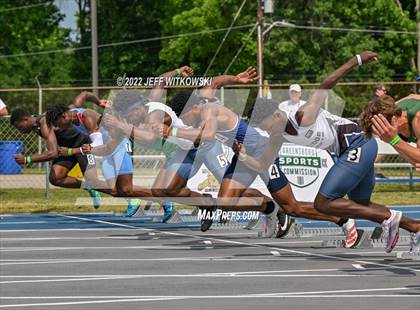 Thumbnail 2 in NCHSAA 1A/4A Track & Field Championship photogallery.