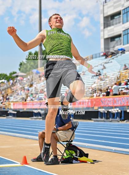 Thumbnail 2 in NCHSAA 1A/4A Track & Field Championship photogallery.