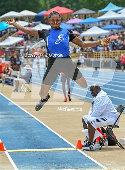 Thumbnail 1 in NCHSAA 1A/4A Track & Field Championship photogallery.