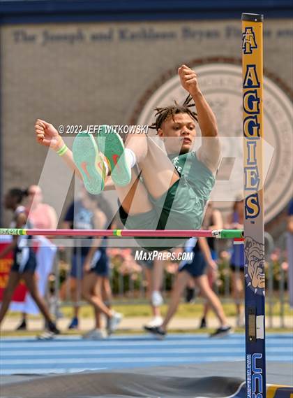 Thumbnail 3 in NCHSAA 1A/4A Track & Field Championship photogallery.