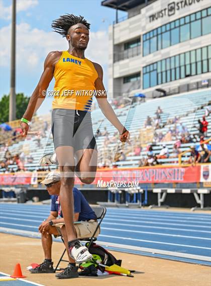 Thumbnail 1 in NCHSAA 1A/4A Track & Field Championship photogallery.