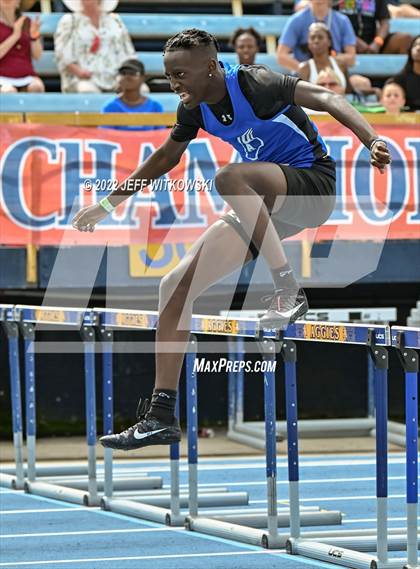 Thumbnail 2 in NCHSAA 1A/4A Track & Field Championship photogallery.