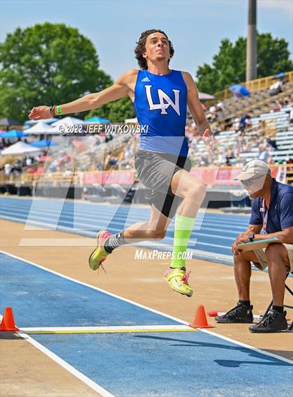 Thumbnail 1 in NCHSAA 1A/4A Track & Field Championship photogallery.