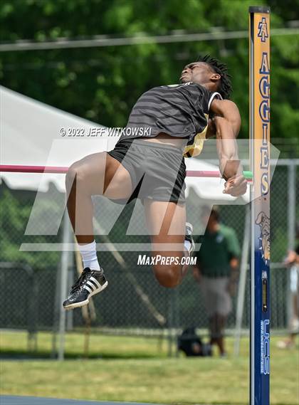 Thumbnail 2 in NCHSAA 1A/4A Track & Field Championship photogallery.