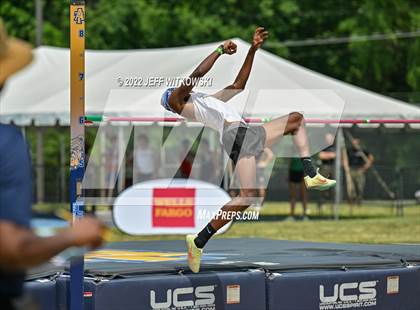 Thumbnail 3 in NCHSAA 1A/4A Track & Field Championship photogallery.