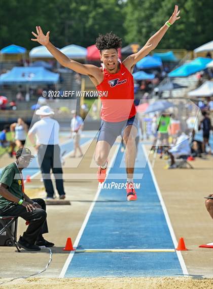 Thumbnail 2 in NCHSAA 1A/4A Track & Field Championship photogallery.