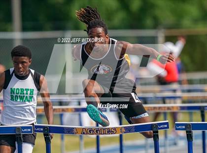 Thumbnail 2 in NCHSAA 1A/4A Track & Field Championship photogallery.