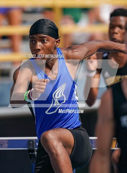 Thumbnail 2 in NCHSAA 1A/4A Track & Field Championship photogallery.
