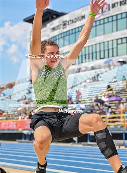 Thumbnail 1 in NCHSAA 1A/4A Track & Field Championship photogallery.