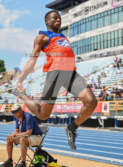 Thumbnail 2 in NCHSAA 1A/4A Track & Field Championship photogallery.