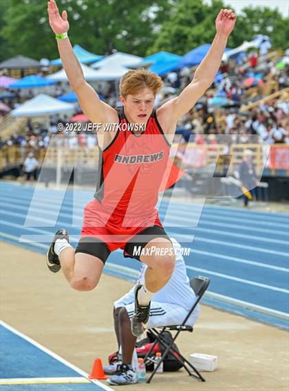 Thumbnail 2 in NCHSAA 1A/4A Track & Field Championship photogallery.