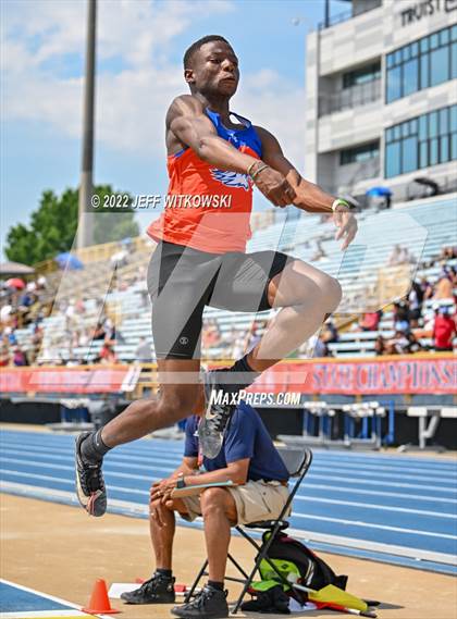 Thumbnail 1 in NCHSAA 1A/4A Track & Field Championship photogallery.