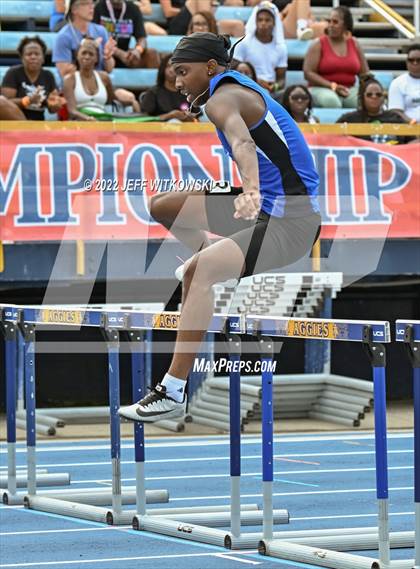 Thumbnail 2 in NCHSAA 1A/4A Track & Field Championship photogallery.