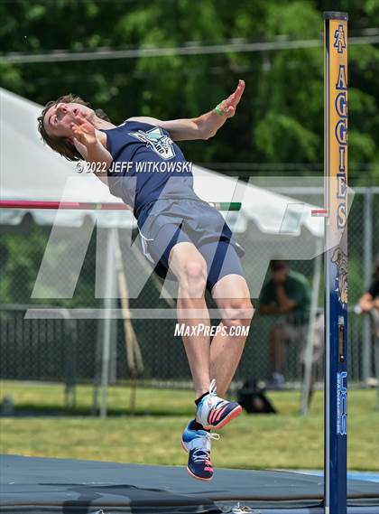 Thumbnail 3 in NCHSAA 1A/4A Track & Field Championship photogallery.