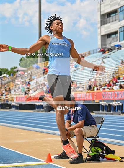 Thumbnail 2 in NCHSAA 1A/4A Track & Field Championship photogallery.