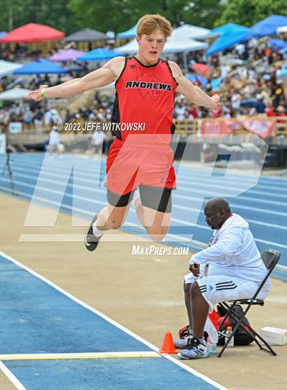 Thumbnail 1 in NCHSAA 1A/4A Track & Field Championship photogallery.
