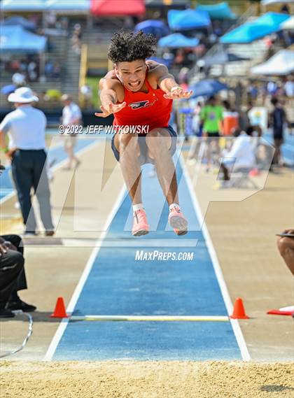 Thumbnail 1 in NCHSAA 1A/4A Track & Field Championship photogallery.