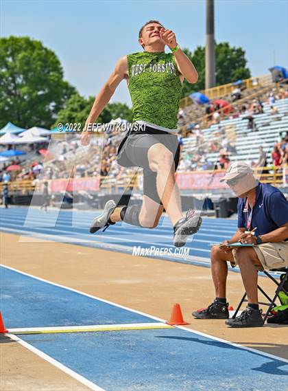 Thumbnail 1 in NCHSAA 1A/4A Track & Field Championship photogallery.