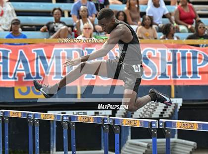 Thumbnail 2 in NCHSAA 1A/4A Track & Field Championship photogallery.