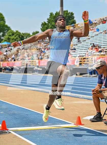 Thumbnail 3 in NCHSAA 1A/4A Track & Field Championship photogallery.
