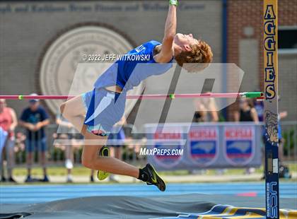 Thumbnail 2 in NCHSAA 1A/4A Track & Field Championship photogallery.