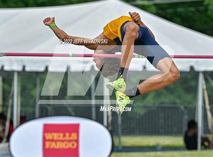 Thumbnail 2 in NCHSAA 1A/4A Track & Field Championship photogallery.