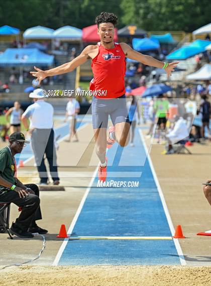 Thumbnail 1 in NCHSAA 1A/4A Track & Field Championship photogallery.