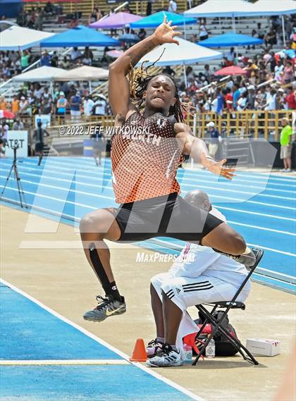 Thumbnail 2 in NCHSAA 1A/4A Track & Field Championship photogallery.