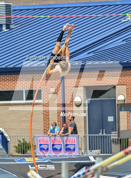 Thumbnail 2 in NCHSAA 1A/4A Track & Field Championship photogallery.