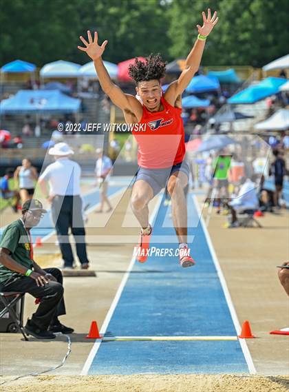 Thumbnail 3 in NCHSAA 1A/4A Track & Field Championship photogallery.