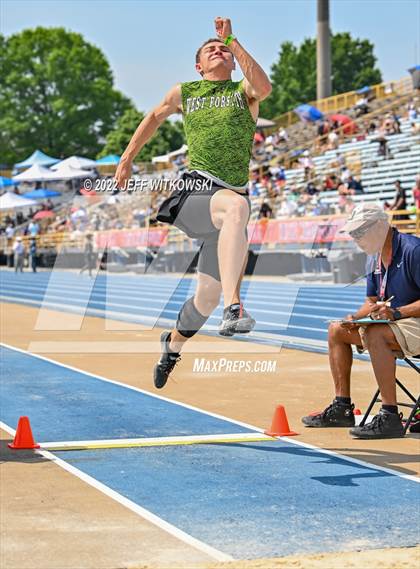 Thumbnail 3 in NCHSAA 1A/4A Track & Field Championship photogallery.