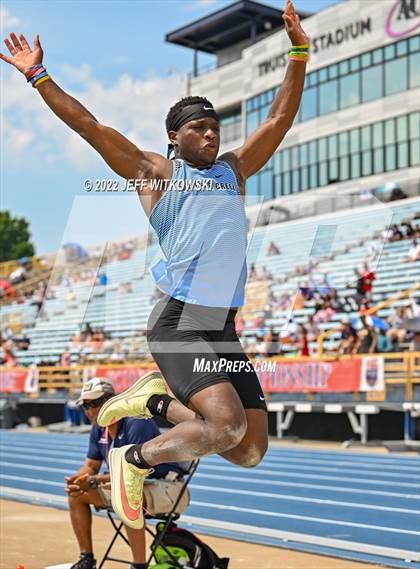 Thumbnail 2 in NCHSAA 1A/4A Track & Field Championship photogallery.