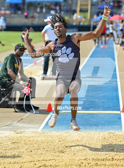 Thumbnail 2 in NCHSAA 1A/4A Track & Field Championship photogallery.