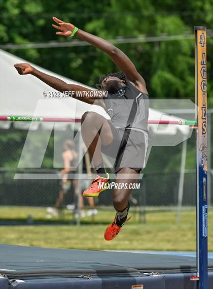 Thumbnail 2 in NCHSAA 1A/4A Track & Field Championship photogallery.