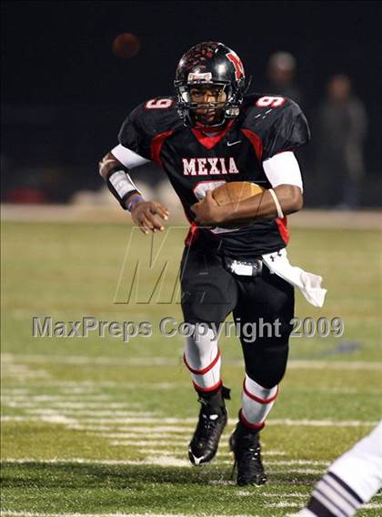 Thumbnail 3 in Mexia vs. Carthage (Texas 3A Region III Area Playoffs) photogallery.