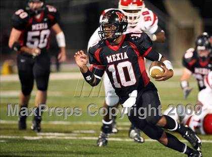 Thumbnail 2 in Mexia vs. Carthage (Texas 3A Region III Area Playoffs) photogallery.