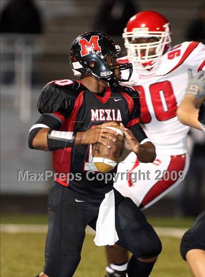 Thumbnail 1 in Mexia vs. Carthage (Texas 3A Region III Area Playoffs) photogallery.