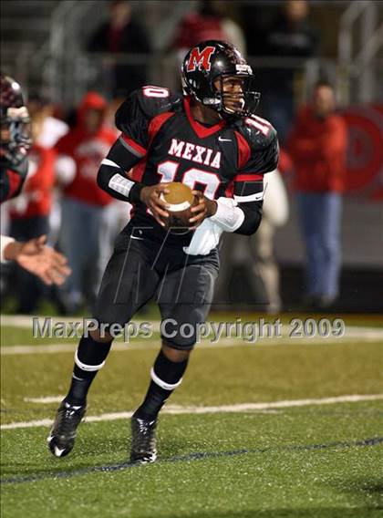 Thumbnail 1 in Mexia vs. Carthage (Texas 3A Region III Area Playoffs) photogallery.
